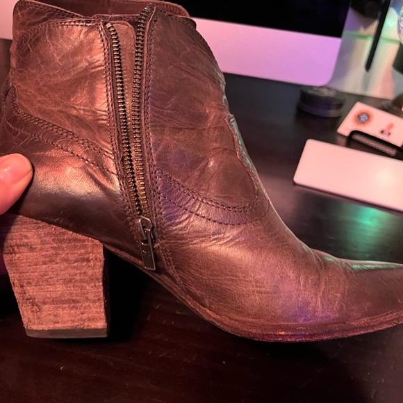 Frye distressed leather ankle boots - Picture 7 of 14